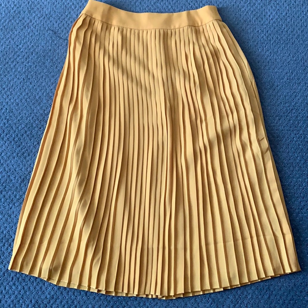 Pleated midi skirt